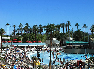 Las Vegas - Mandalay Bay Casino - outdoor pool